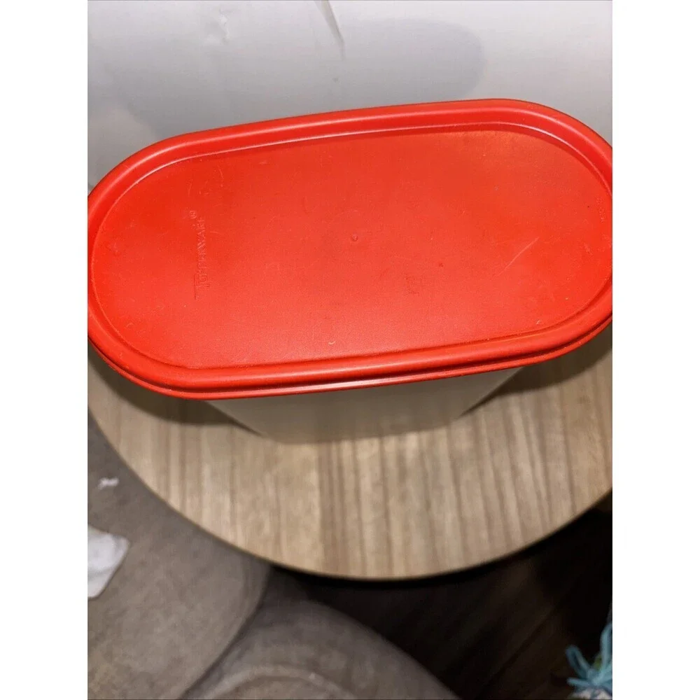 Tupperware seals well